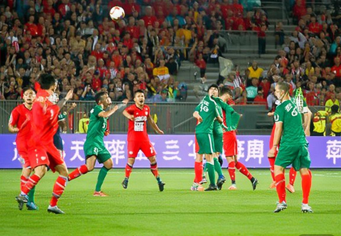 2018中超巅峰之战：苏宁申花激情对决回顾(图2)