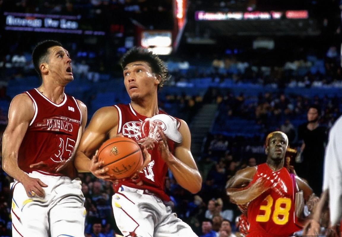 火箭奇才巅峰对决：三分与内线对决解析(图3)